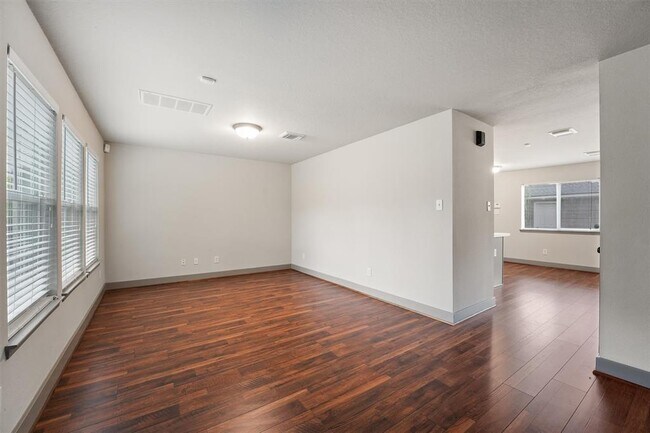 Building Photo - 26884 Wellington Ct