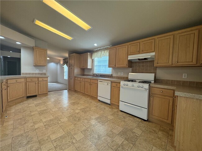 Building Photo - 10044 Kent Rd