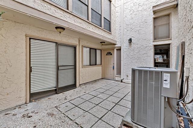 Building Photo - 26 Oakbrook Dr