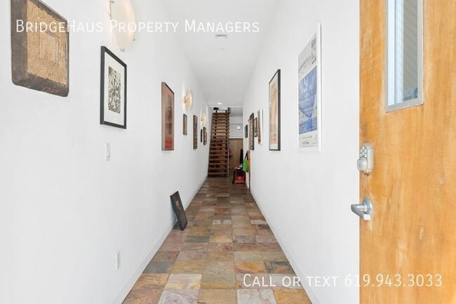 Building Photo - 3033 India St