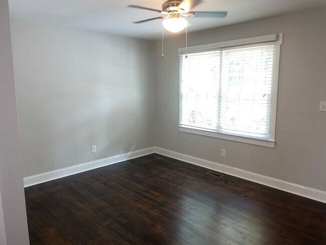 Building Photo - RENT SPECIAL - 1/2 OFF FIRST FULL MONTH'S ...