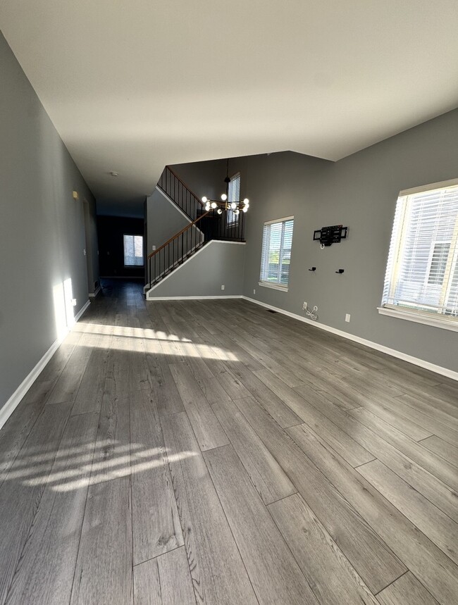 Building Photo - 357 Richmond Dr