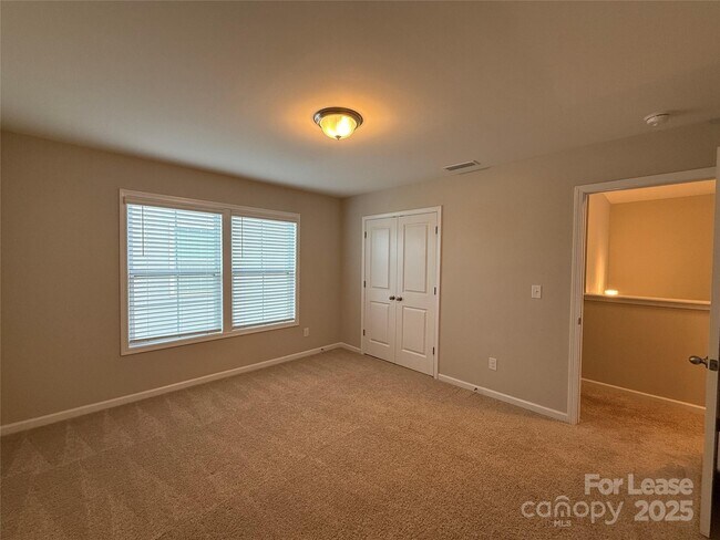 Building Photo - 106 E Americana Dr