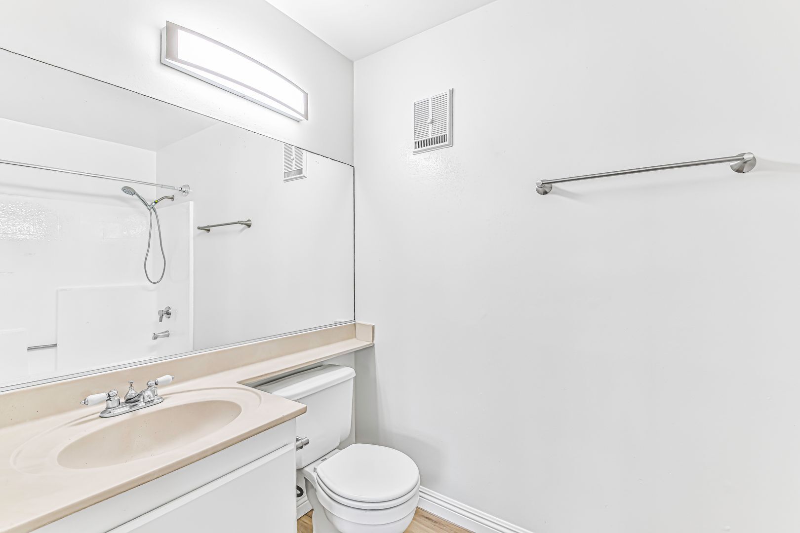 Building Photo - 1075 Loma Ave