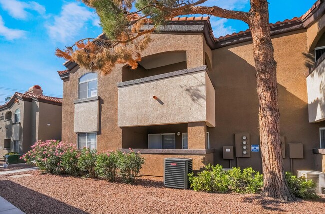 Building Photo - Amazing Remodeled Condo in guard gated Sed...