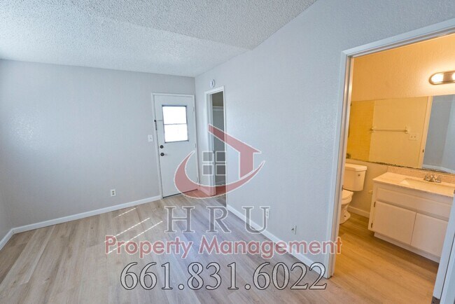 Building Photo - SW  gated community- condo 1bed-1.bath