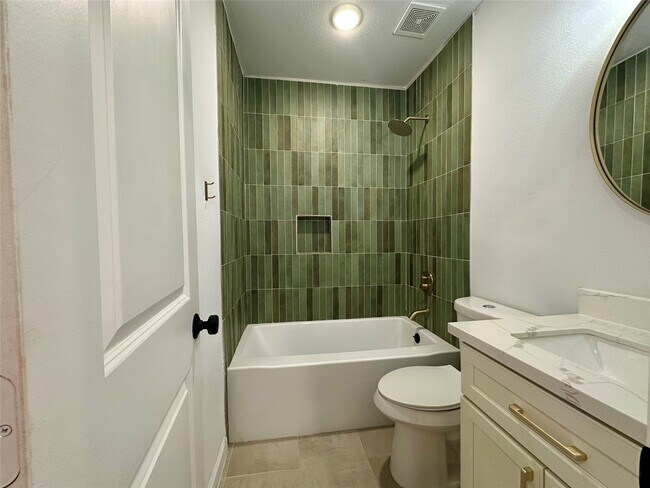 Building Photo - 808 Oakhurst St