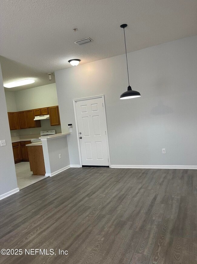 Building Photo - 6057 Maggies Cir