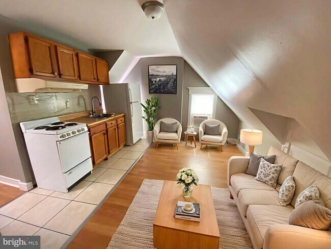 Building Photo - 408 E Roosevelt Blvd