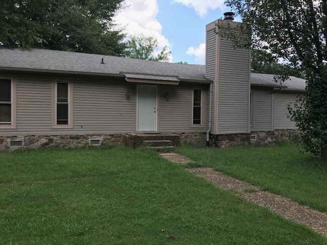 Building Photo - Maumelle Home close to Pine Forest Element...