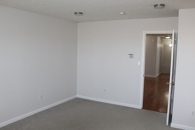 Building Photo - Maintenace Free 3 Bedroom in Avon!