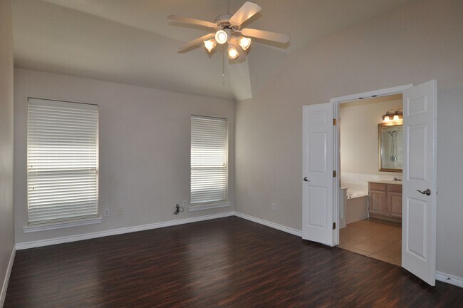 Building Photo - Welcome to this charming 3-2-2 brick home ...