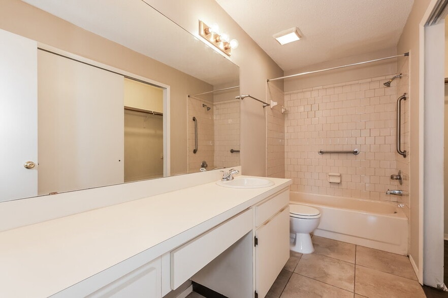 Building Photo - 1611 Bent Pine Way