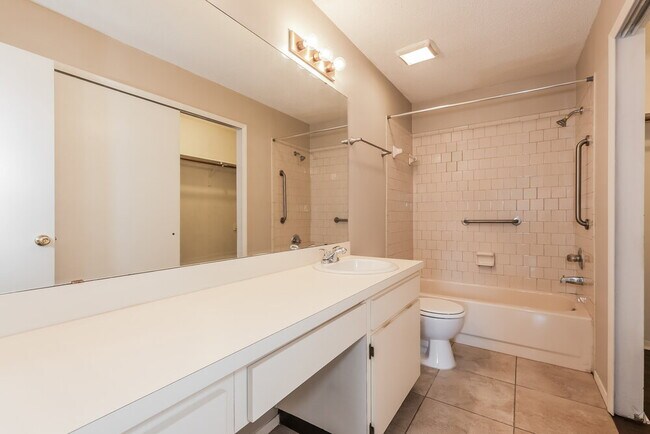 Building Photo - 1611 Bent Pine Way