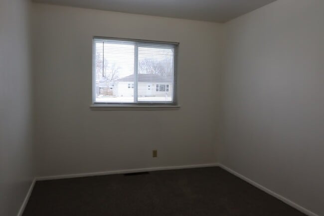 Building Photo - Cozy 2 Bedroom Ranch Duplex $930/monthly
