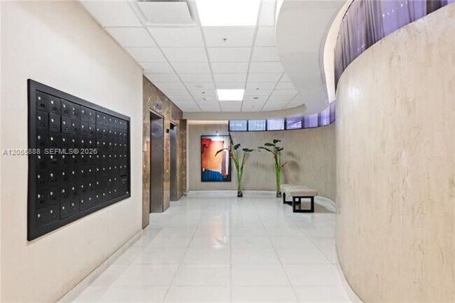 Building Photo - 1621 Collins Ave