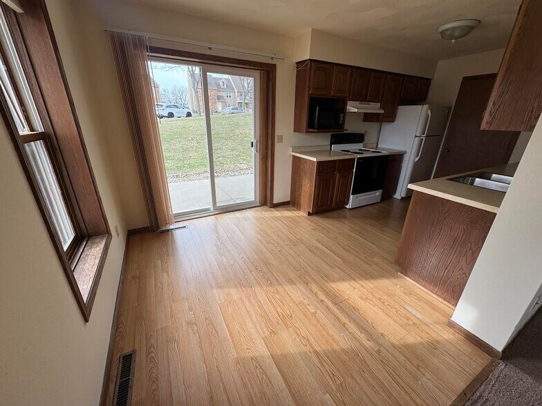 Building Photo - 3001 Cimarron Trl