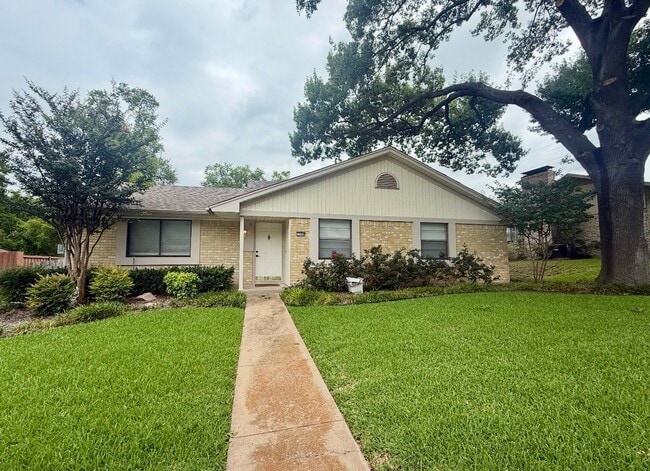 Building Photo - 3509 Wildwood Cir