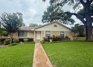 Building Photo - 3509 Wildwood Cir