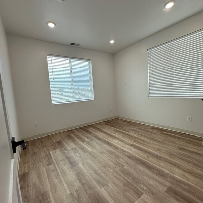 Building Photo - New 2 Bedroom 2 bathroom Teton Peak Flats Unit E 101 With Additional Storage Closet