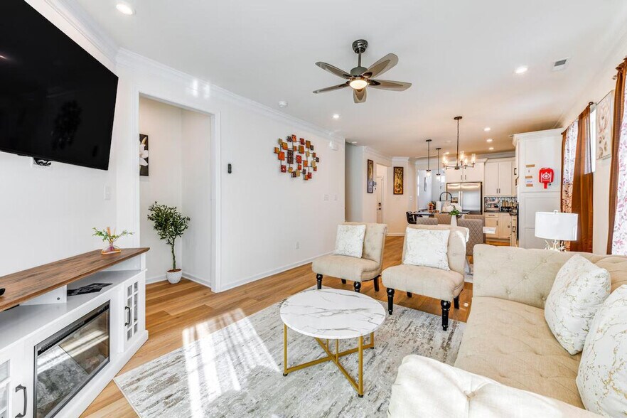 Building Photo - 8749 Bethany Crk Ave