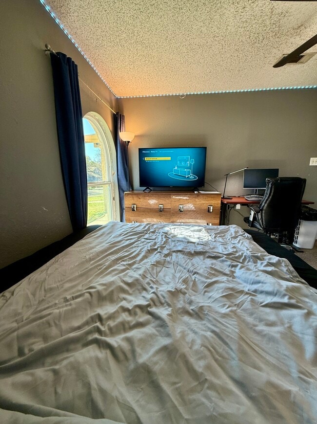 Building Photo - 1321 Wade Dr