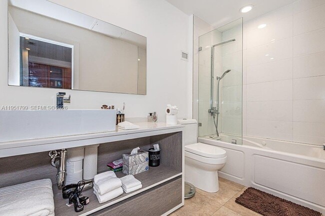 Building Photo - 2301 Collins Ave