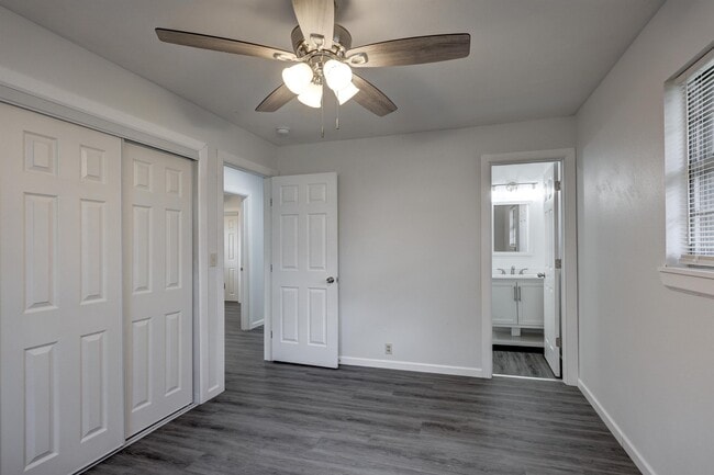 Building Photo - 2716 S Vermont Ave.