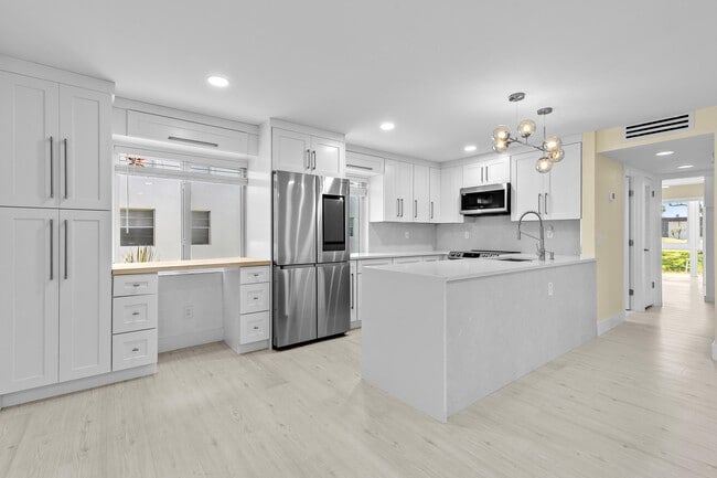 Building Photo - 969 Normandy U