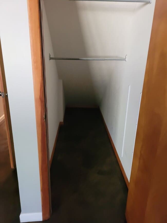 Building Photo - 4 bedroom Townhouse on Bloomington's South Side; Located in The Woodlands!