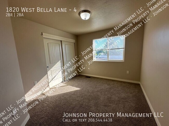 Building Photo - 1820 W Bella Ln