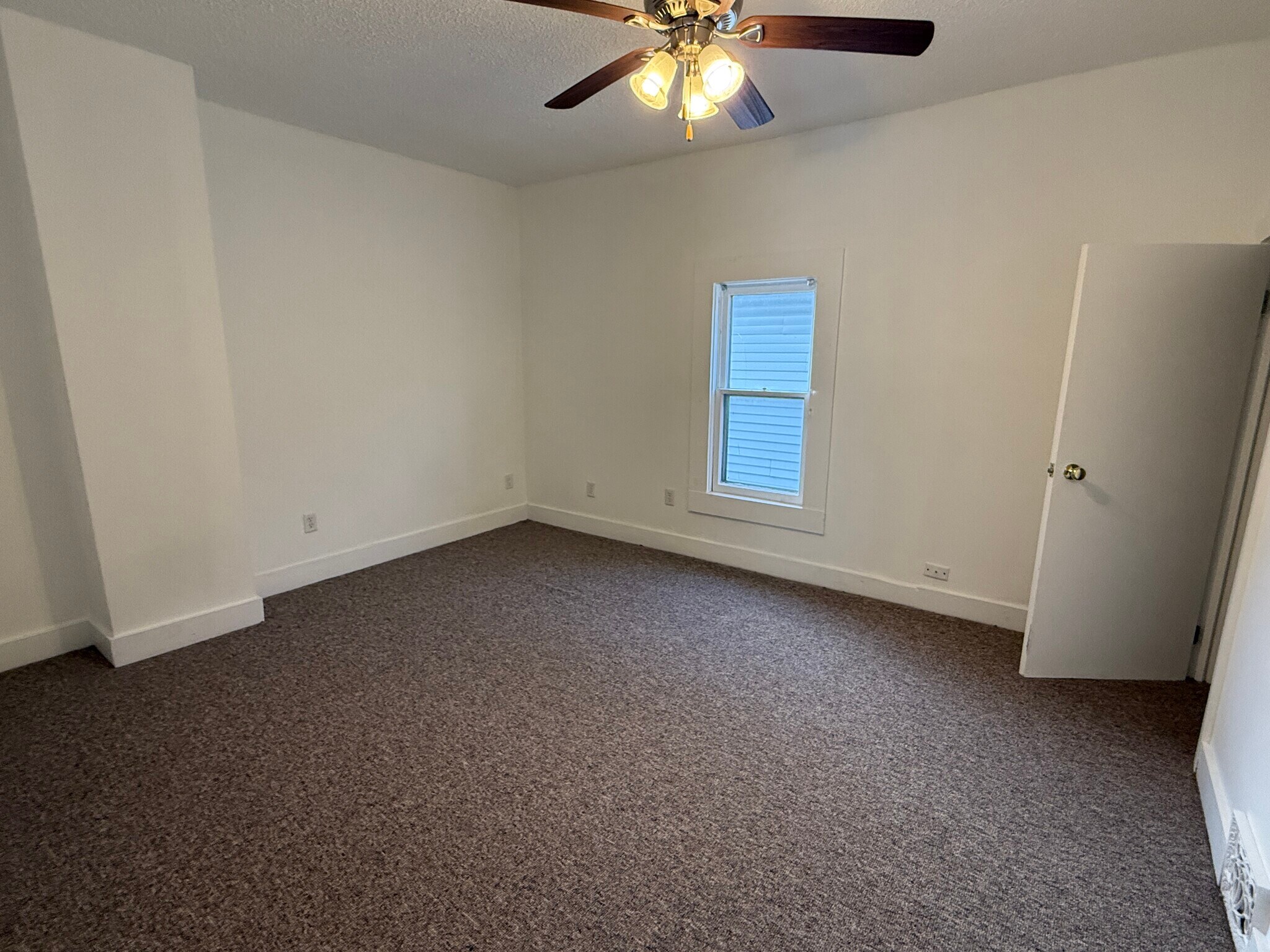 Building Photo - 215 E Bloomington St