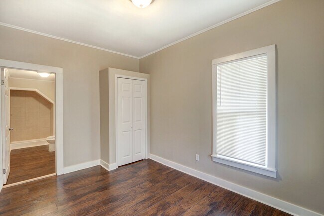 Building Photo - 2425 Drayton St