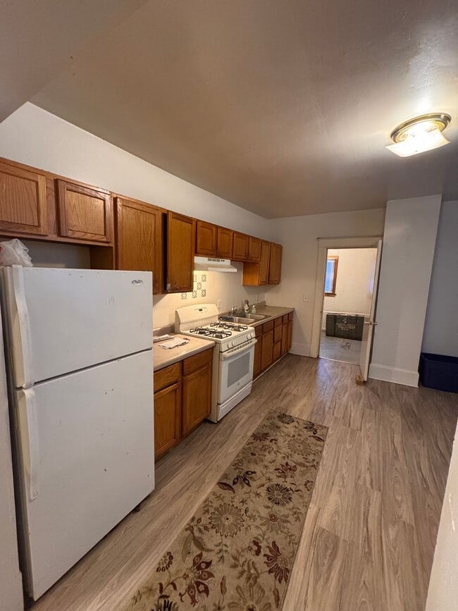 Building Photo - AVAILABLE Now! Wonderful 2 Bedroom, 1 Bath, Upper Level Unit with quick access to 94 and Downtown...