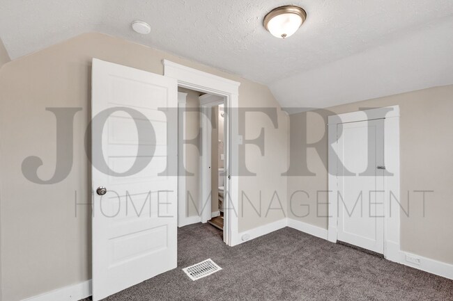 Building Photo - 3592 E 143rd St