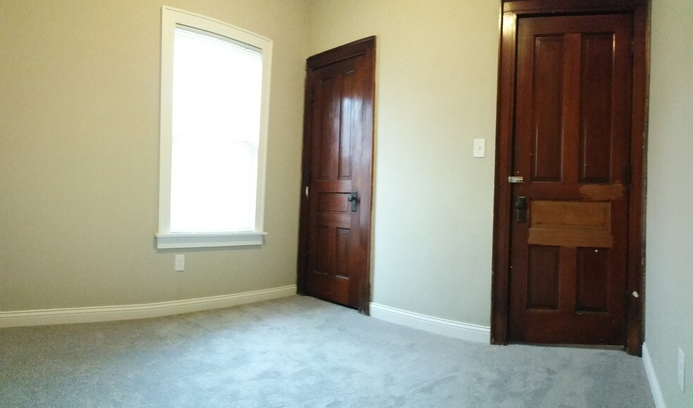 Bedroom - 1939 N Bartlett Ave