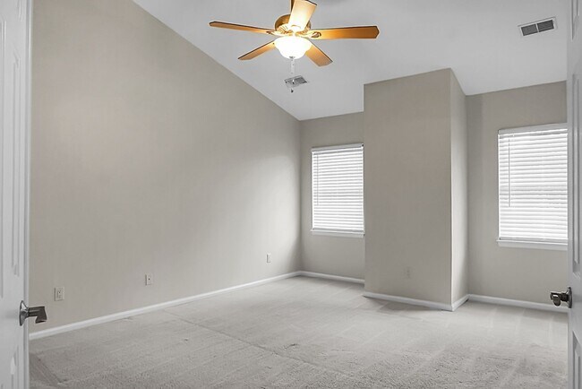 Building Photo - Gorgeous, 2 story, 4 BR, 2.5 BA Home with Fenced Yard near Magnolia Gardens