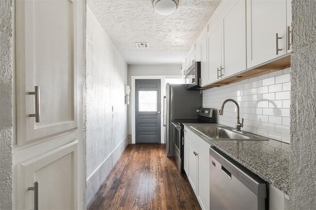 Building Photo - 2555 NW 20th St