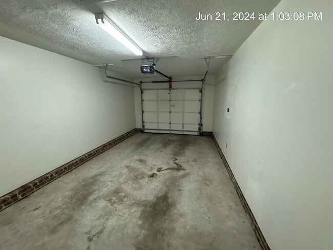 Building Photo - 5032 Shimmer Dr