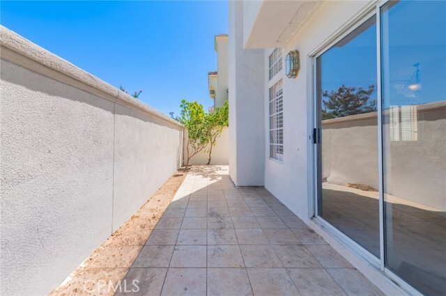 Building Photo - 58 Agostino