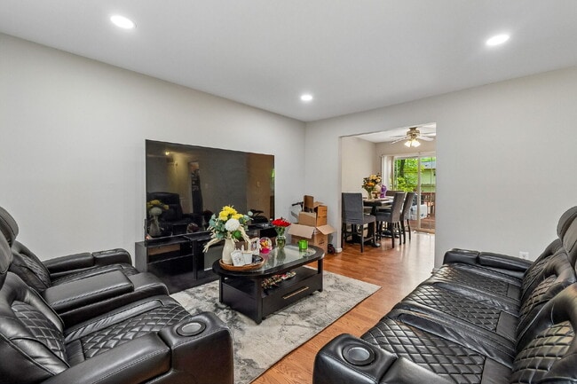 Building Photo - Charming and updated single-family home in a convenient Woodbridge location!