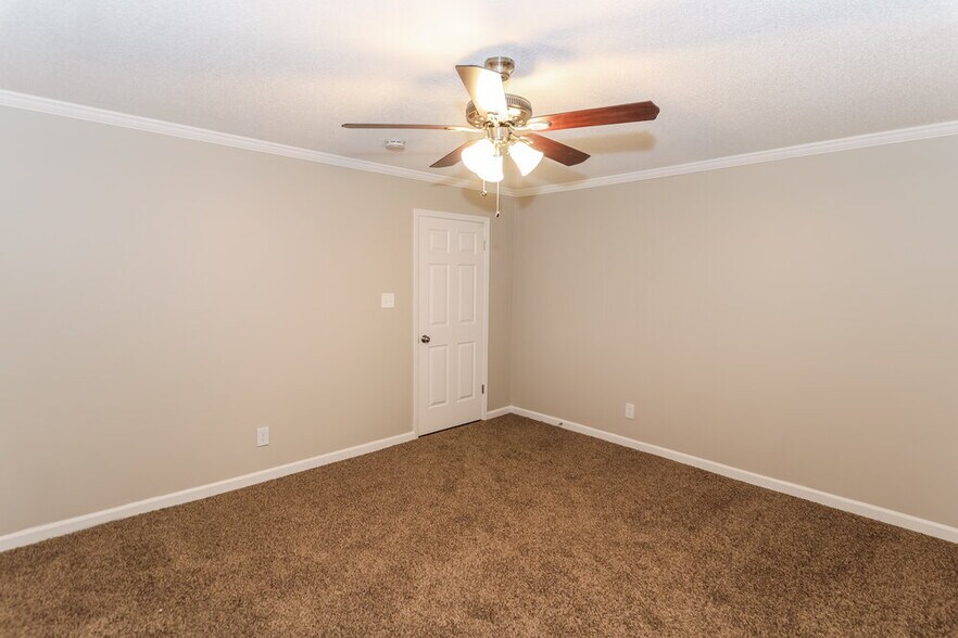 Building Photo - 5599 Annandale Dr