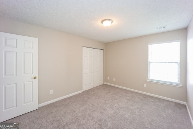 Building Photo - 5760 Sable Glen Rd
