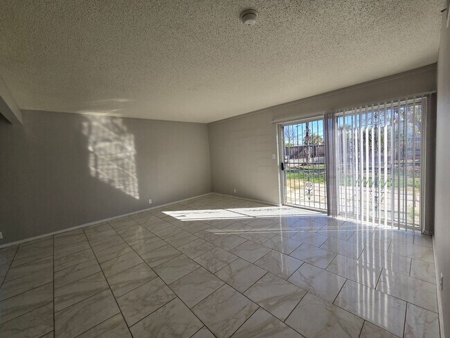 Building Photo - Lock in ($1850) off March 2026  if you move-in by Janaury 31st