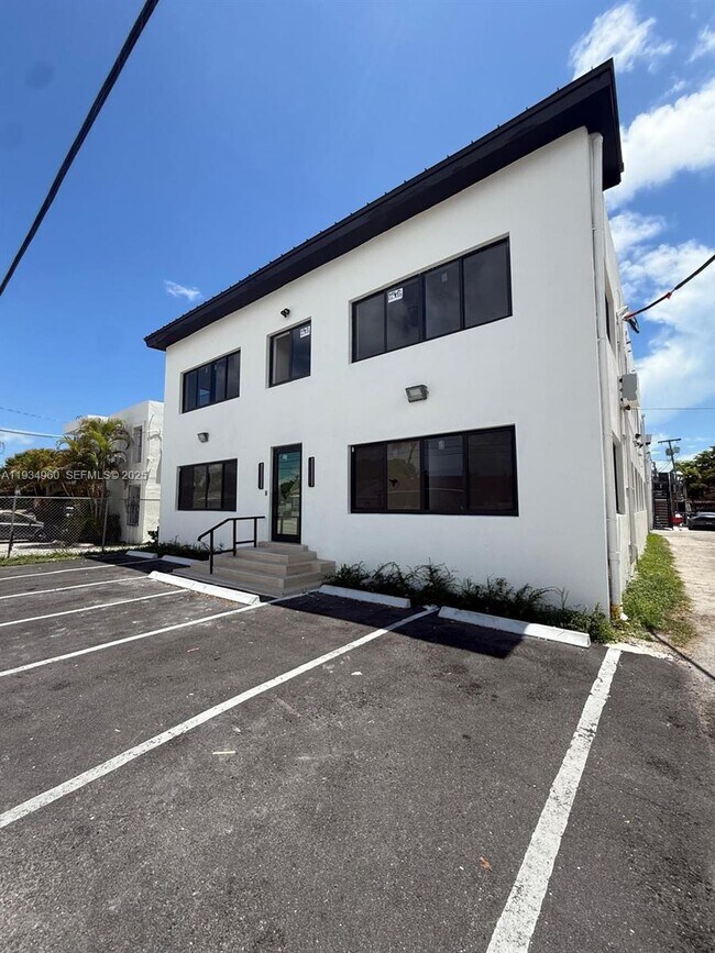 Building Photo - 2436 SW 7th St