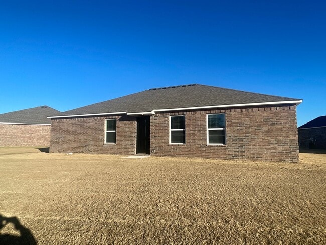 Building Photo - *Pre-leasing* Three Bedroom | Two Bath Hom...