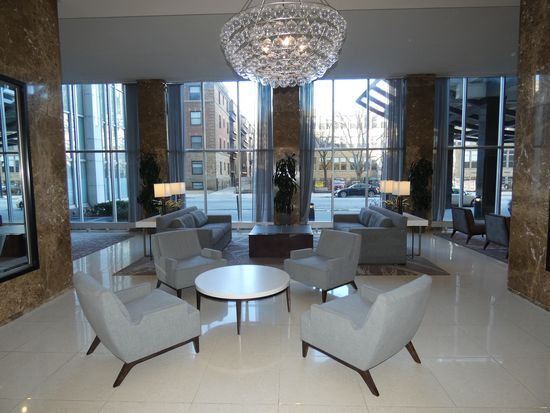 Lobby - 655 W Irving Park Rd