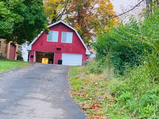 Primary Photo - 20 Reichold Rd