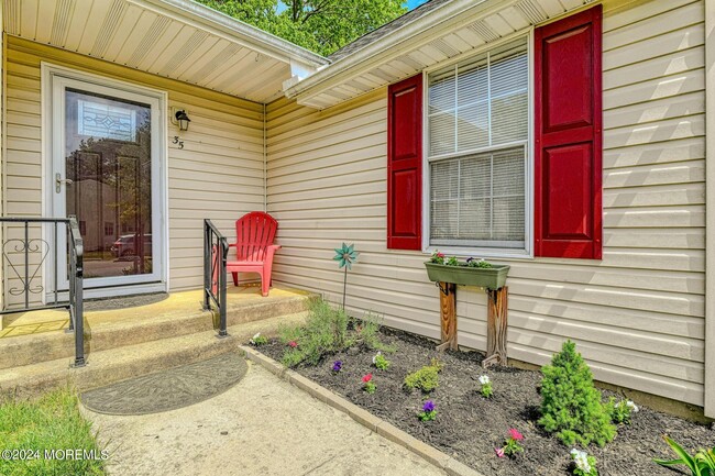 Building Photo - 35 Auburn St