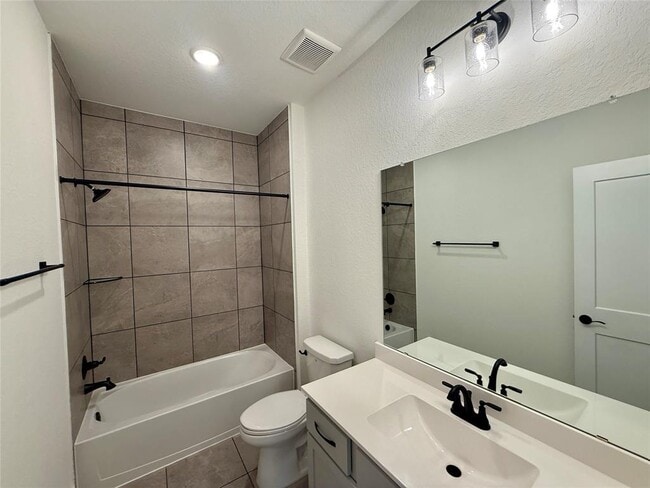 Building Photo - 31015 Myers Hvn Ln